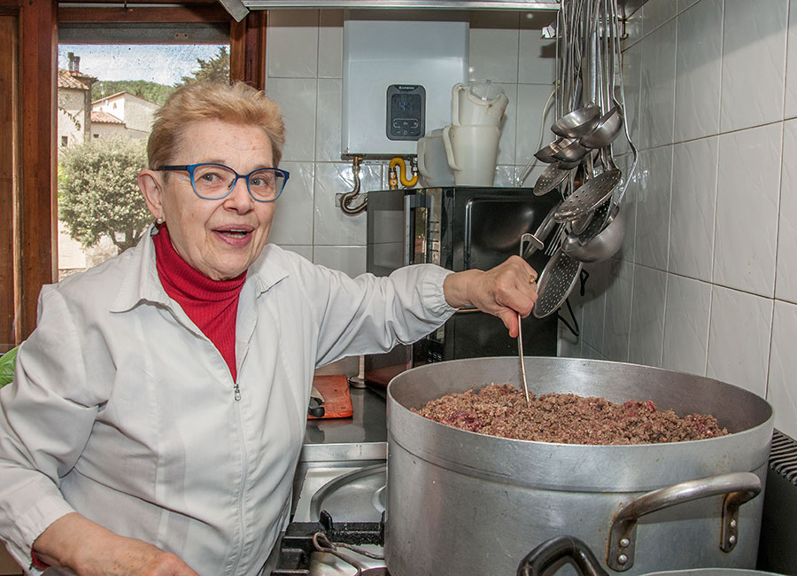 ristorante a montecatini val di cecina licia famiglia